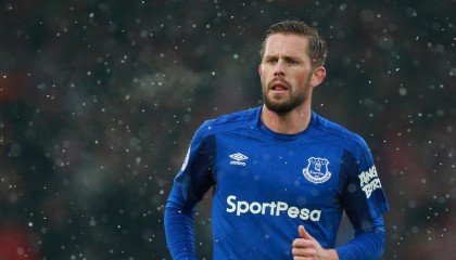 开云app全站-英国队决赛精彩瞬间成为赛场焦点，英国队进场