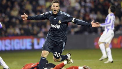 开云官网-奥尔韦拉决赛发挥出色引发关注，奥尔维斯