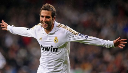 开云体育活动-米兰双雄状态火热，争夺意甲前列